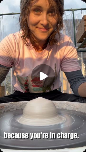 Jackie Talmey-Lennon on Instagram: "1) The cone is flexible and won’t fight you. The hump is inflexible and will reveal if your clay is off centre. The cone lies. The hump tells the truth.   So when you’re bringing the clay down, your side hand (left for me) doesn’t have to work very hard until the clay is in the low position. When you feel the clay resist you, respond by bearing in on it. I didn’t do that here because I wanted to keep my wobble for the demo. In fact, I pretended the wobble was more pronounced than it was. ACTING!   2) Getting the clay up into a nice cone means keeping the palm of the side hand (left) vertical. If you allow the palm to match the angle of the clay, the clay has no reason to move. Why would the clay move up when you’re pushing it down? If you do succeed in g How To Wedge Clay, Pottery On Wheel, Art Teacher Resources, Pottery Projects, Pottery Lessons, Wheel Throwing, Red Arrows, Functional Pottery, Pottery Crafts