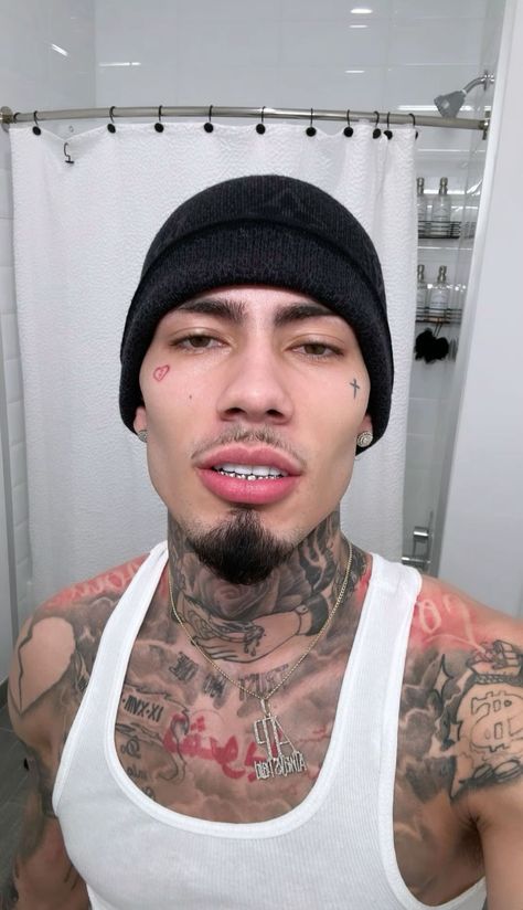 Ricky Murda Twitter, White Men With Tattoos, Mens Face Tattoos, 108 Tattoo, Samuel Larsen, Mens Body Tattoos, Knee Tattoos, Thug Style, Rapper Style