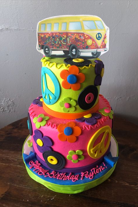 60s Theme Birthday Cake, Hippie Cake Ideas, Peace And Love Cake, Peace Cupcake Cake, Peace Sign Cake Ideas, Peace Cake, Peace Sign Cakes, Hippie Cake, Flower Power Party