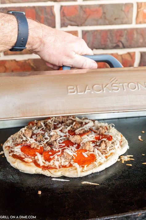 Blackstone Pizza Dough Recipe - grillonadime.com Black Stone Pizza Dough, Blackstone Pizza Dough Recipe, Blackstone Pizza Oven Recipes, Blackstone Pizza Recipes, Blackstone Pizza, Blackstone Cooking, Griddle Cooking Recipes, Grilled Pizza Recipes, Stone Pizza Oven