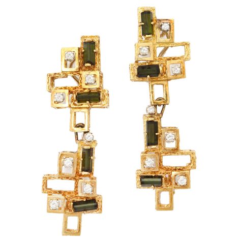 1960s Chantecler Diamond Tourmaline Gold Earrings | See more rare vintage Dangle Earrings at http://www.1stdibs.com/jewelry/earrings/dangle-earrings Modernist Earrings, Victorian Pendants, Modernist Jewelry, Pearl And Diamond Ring, Gold Cufflinks, Coral And Gold, Diamond Cocktail Rings, White Gold Earrings, Gold Drop Earrings