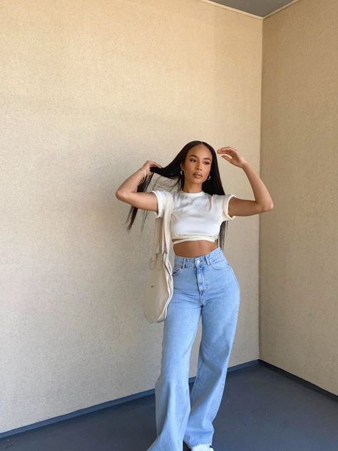 Zara Wide Leg Jeans, Denim Jeans Outfit, Wide Leg Jeans Outfit, Outfits Con Jeans, Looks Pinterest, Mommy Outfits, Curvy Jeans, Curvy Outfits, Fashion Killa