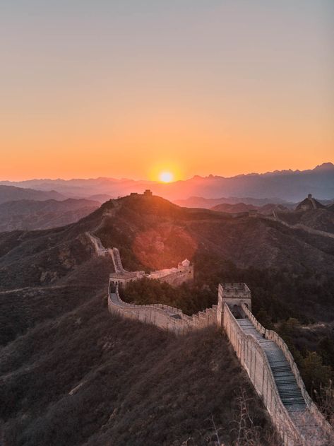 Great Wall Of China Sunset China Flag Aesthetic, China Aesthetic City, China Landscape Wallpaper, Aesthetic China, China Nature, China Sunset, The Great Wall Of China Aesthetic, China Landscape, China Aesthetic