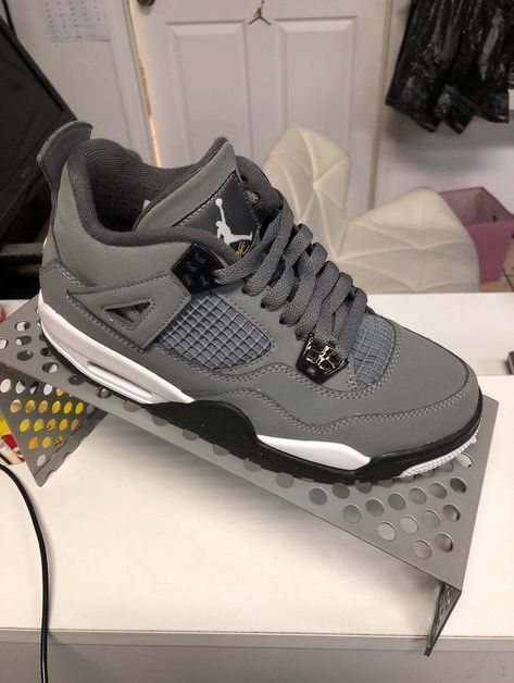 Jordan 4 Gray, Grey Jordan 4, Jordan 4 Cool Grey, Pretty Sneakers, Shoes Wallpaper, Trendy Shoes Sneakers, Nike Shoes Girls, Dr Shoes, Jordan Shoes Girls