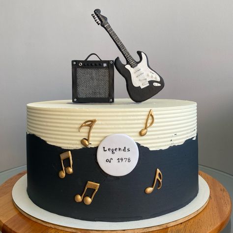 Music Birthday Party Theme For Men, Guitar Cakes For Men Birthday, Music Themed Cakes For Boys, Guitar Themed Cake, Music Cake For Men, Rock N Roll Birthday Cake, Music Themed Cakes For Men, Guitar Cake Design, Guitar Cakes For Men