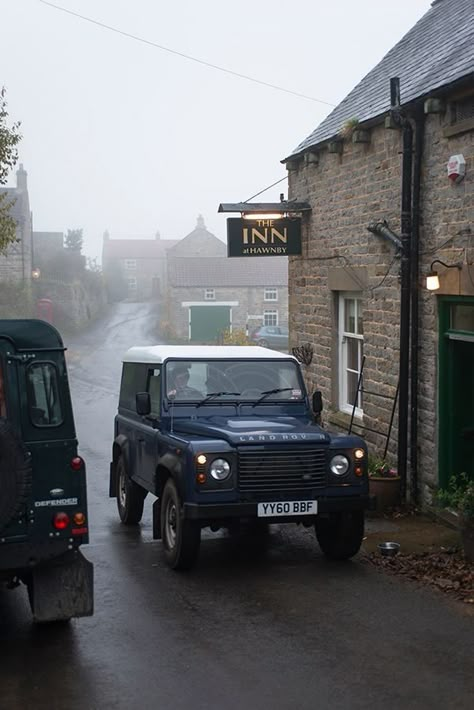 British Country Style, British Country, Country Lifestyle, British Countryside, Land Rovers, Classy Cars, Pretty Cars, English Countryside, Land Rover Defender