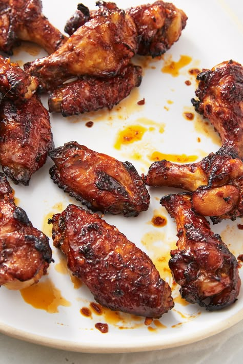 Chicken Wing Marinade - Delish.com Wing Marinade, Chicken Wing Marinade, Asian Chicken Wings, Spicy Asian Chicken, Marinated Chicken Wings, Best Chicken Wing Recipe, Chicken Wing Recipe, Wing Recipe, Low Carb Meal