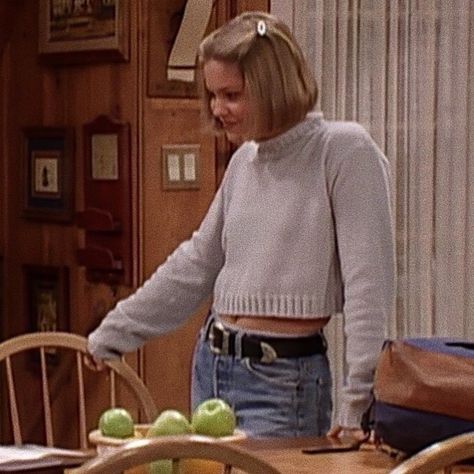 Kathrine is one of my favorite movie characters of all time, so let’s just appreciate her classy style that’s unattainable for every… Dj Full House, Dj Tanner, 90’s Outfits, 90s Inspired Outfits, Tv Show Outfits, House Clothes, Outfit 90s, 90s Fashion Outfits, Grunge Look