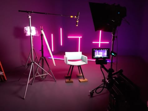 Photography Studio Lighting Setup, Podcast Area, Streaming Backdrop, Interview Set Design, Production Studio Design, Video Lighting Setup, Podcast Set Design, Interview Studio, Interview Setup