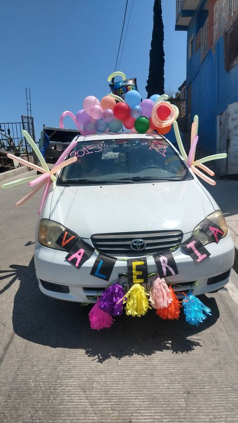 5th Grade Graduation Car Parade Ideas, Senior Parade, Car Balloon, 5th Grade Graduation, Birthday Balloon Decorations, Canada Day, Cars Birthday, Grandparents Day, Balloon Decorations