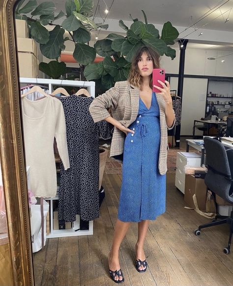 Jean Damas Pregnant, Jeanne Damas Maternity, Jeanne Damas Pregnancy Style, Chic Pregnancy Style, Jeanne Damas Style, My Essentials, Spring Skirt Outfits, French Women Style, Parisian Women