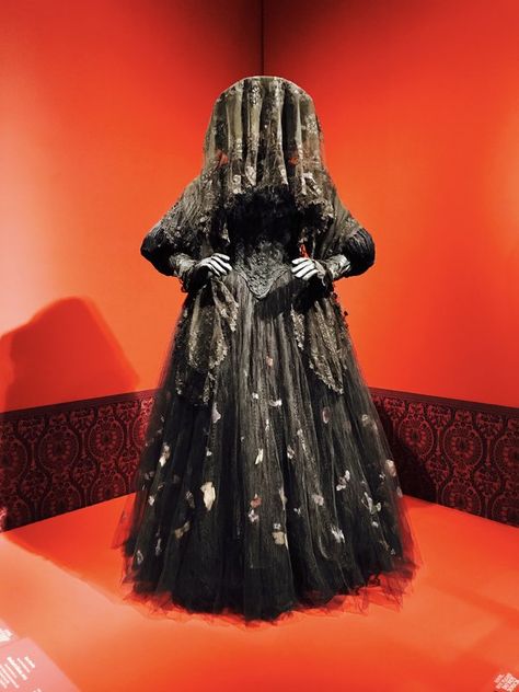 Victoriana costume at Guillermo del Toro exhibit at Art Gallery of Ontario Guillermo Del Toro Art, College Inspiration, Art Gallery Of Ontario, Crimson Peak, Period Movies, Tim Burton Style, Cabinet Of Curiosities, Riot Grrrl, Movie Costumes