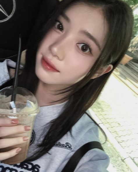 SHEN XIAOTING | 시원해☁️ | Instagram Xiaoting Kep1er, Kep1er Xiaoting, Boy Idols, Latest Albums, I Love Girls, Divine Feminine, Girl Icons, Kpop Girl Groups, Face Claims