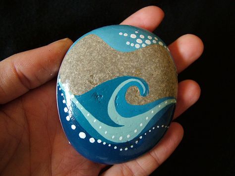 wave | Flickr - Photo Sharing! Wave Rock Painting, Welcome Rock Painting Ideas, Stone Art Painting, Rock And Pebbles, Painted Rocks Diy, Rock Painting Ideas Easy, Rock Painting Patterns, Wave Painting, Mandala Rocks