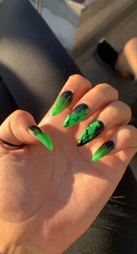 Kim Possible Nails, Shego Nails, Shego Halloween Costume, Kim Possible Costume, Themed Nails, Style Nails, Kim Possible, Halloween Makeup Looks, Pedicures