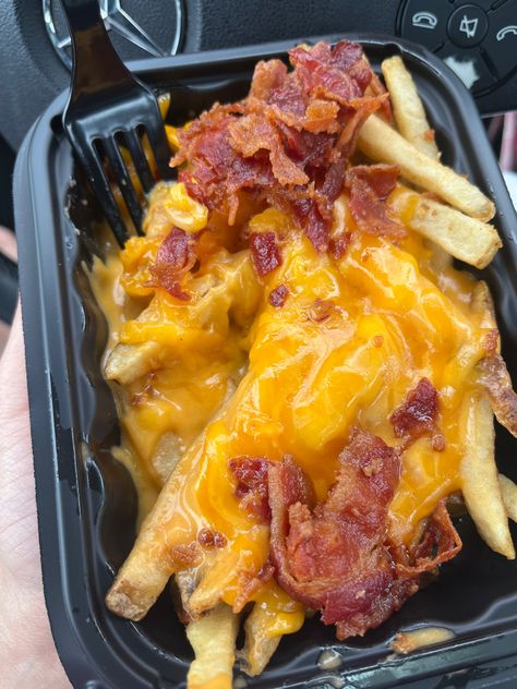 Baconator Fries, Wendy Fast Food, Healthy Lunch Snacks, Soul Food Dinner, Food Babe, Healthy Food Motivation, Cheese Fries, Delicious Snacks Recipes, Picnic Foods