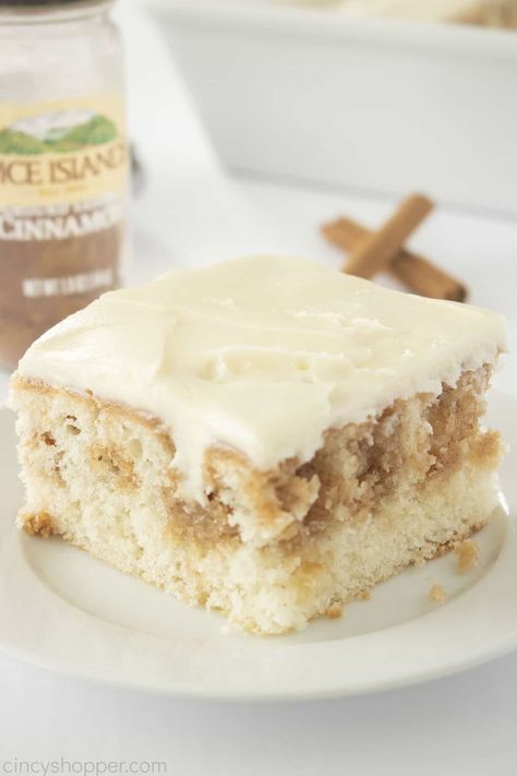 Cinnamon Roll Poke Cake Cinnamon Poke Cake, Cinnamon Roll Poke Cake, Steak Crockpot, Caramel Apple Pie Cookies, Cake Poke, Cake Cream Cheese Frosting, Baked Caramel Apples, Easy Cake Recipe, Cake Mix Ingredients