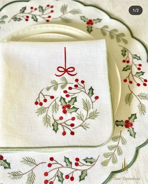 Christmas Placemats Embroidery, Christmas Embroidery Tablecloth, Joy Embroidery, Embroidery Fall, Christmas Tree Embroidery Design, Embroidery Napkins, Embroider Ideas, Christmas Embroidery Patterns, Xmas Cross Stitch