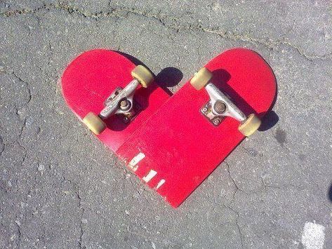 Skateboard Heart Skateboard Images, Aesthetic Skateboard, Skateboard Room, Skateboard Aesthetic, Skater Aesthetic, Skate Art, Skateboard Design, Skate Decks, Bike Wheel