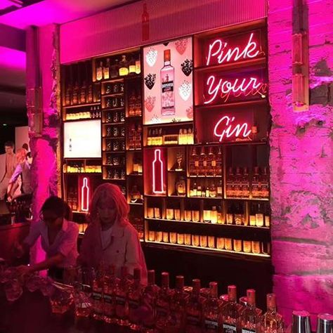 Girly Bar Decor, Pink Home Bar, Pink Speakeasy, Pink Bar Aesthetic, Cantina Decor, 90s Bar, Jam Ideas, Girly Bar, Ladies Bar