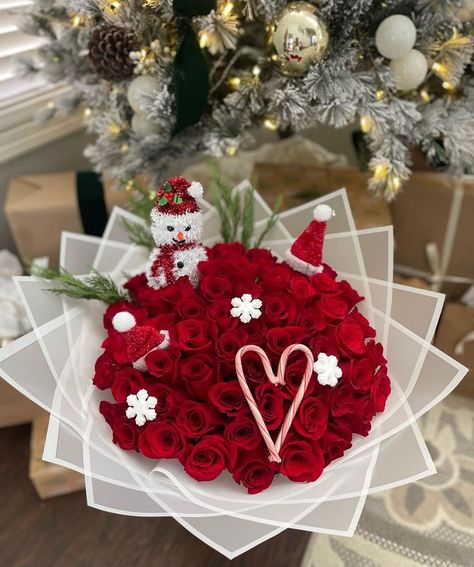 Ribbon Rose Bouquets, Fall Gift Baskets, Holiday Bouquet, Ribbon Flowers Bouquet, Luxury Flower Bouquets, Ribbon Flower Tutorial, Christmas Bouquet, Christmas Prep, Red Bouquet