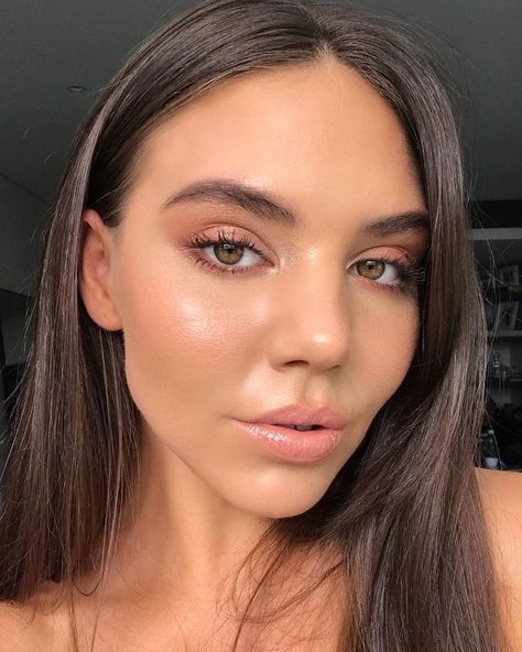 Peachy Makeup Look, Peach Makeup Look, Peach Eye Makeup, Everyday Eyeshadow, Daytime Makeup, Fresh Face Makeup, Fashion Outfits Dresses, Natural Glam Makeup, Peach Makeup