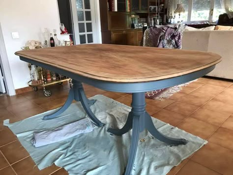 Navy Chalk Paint Dining Table, Painted Oval Dining Table, Antique Dining Room Table Makeover, Paint Effects On Furniture, Oval Dining Room Table Makeover, Repainted Dining Room Table, Ball And Claw Dining Table Makeover, Vintage Dining Table Makeover, Dining Table Painting Ideas