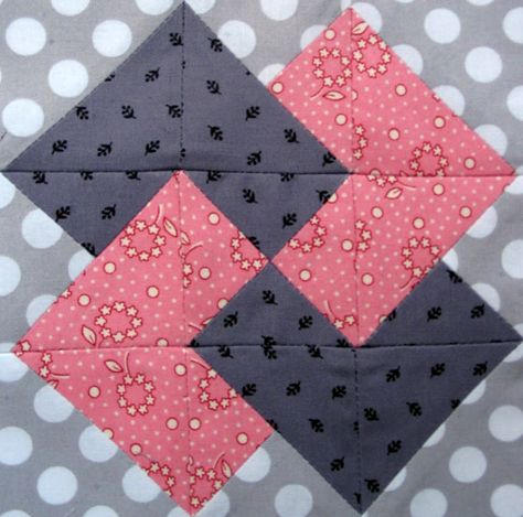 Free Quilt Block Patterns | Starwood Quilter: Card Trick Quilt Block Card Trick Quilt, Colchas Quilting, Finished Quilts, Quilt Block Patterns Free, Patchwork Quilt Patterns, Card Tricks, Block Patterns, Patchwork Quilting, Modern Quilt