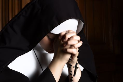 Lawyer Becomes Cloistered Nun To Pay Off Her Law School Debt http://abovethelaw.com/2017/06/lawyer-becomes-cloistered-nun-to-pay-off-her-law-school-debt/?utm_campaign=crowdfire&utm_content=crowdfire&utm_medium=social&utm_source=pinterest Nun Aesthetic, Jesus Facts, Pope Benedict Xvi, Family Counseling, Catholic Women, Pope Benedict, Bride Of Christ, Aesthetic Women, Pope Francis