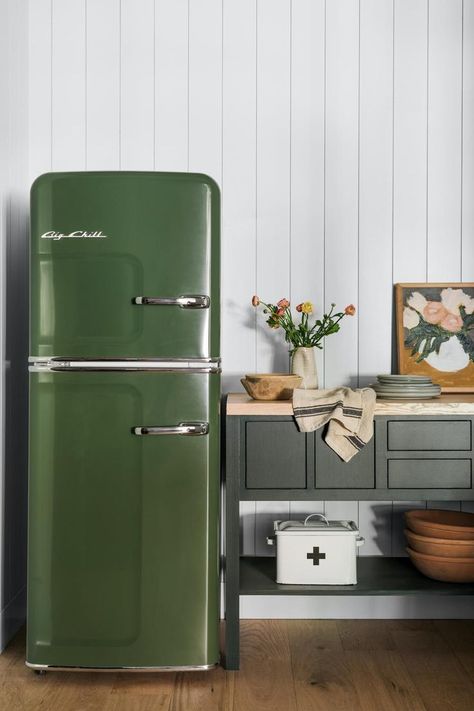 Big Chill Appliances, Green Appliances, Smeg Fridge, Vintage Refrigerator, Retro Kitchens, Retro Appliances, Retro Fridge, Big Chill, Kitchen Design Trends