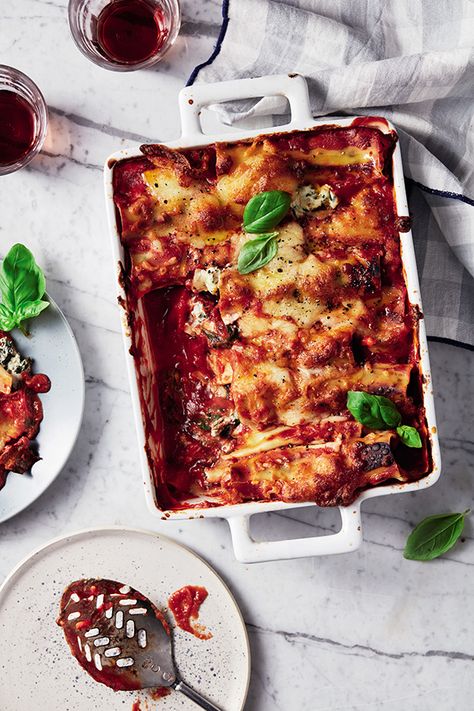 The Batch Lady spinach and ricotta cannelloni - YOU Magazine Healthy Vegetable Lasagna, Ricotta Cannelloni, Batch Meals, Pasta Bakes, Cannelloni Recipes, Gluten Free Lasagna, Spinach And Ricotta, Cheese Lasagna, Vegetable Lasagna