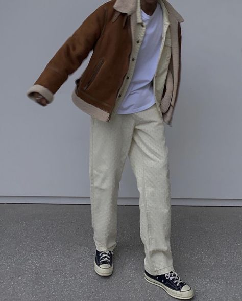 Cream Fits Men, Cream Baggy Jeans Outfit, Creme Cargos Outfits Men, Trendy Baggy Beige Jeans, Cream Baggy Pants Outfit Men, Beige Trousers Outfit, Streetwear Inspiration, Trouser Outfit, Ootd Men