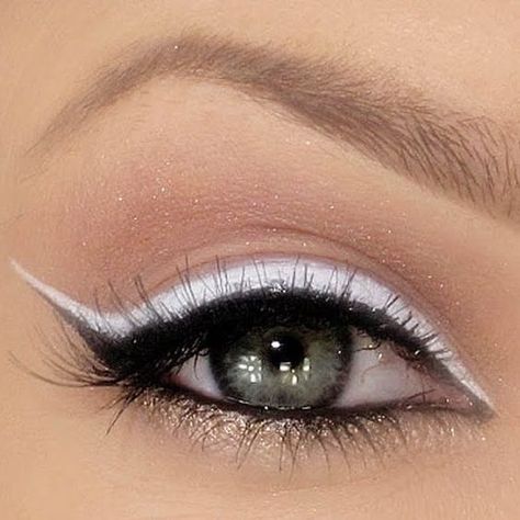 20 New Years Eve Makeup Looks Perfect Cat Eyeliner, White Eye Makeup, Eyeliner Glitter, Black And White Makeup, Pageant Makeup, Tutorial Eyeliner, Black Eye Makeup, New Years Eve Makeup, White Liner