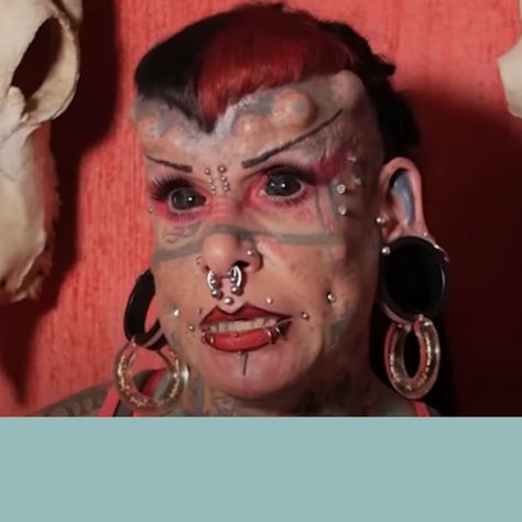 A Lot Of Face Piercings, A Lot Of Piercings Face, Lots Of Face Piercings, Lots Of Piercings, Record Tattoo, Tattoos Woman, Face Piercings, Illustration Fashion Design, Septum Piercing