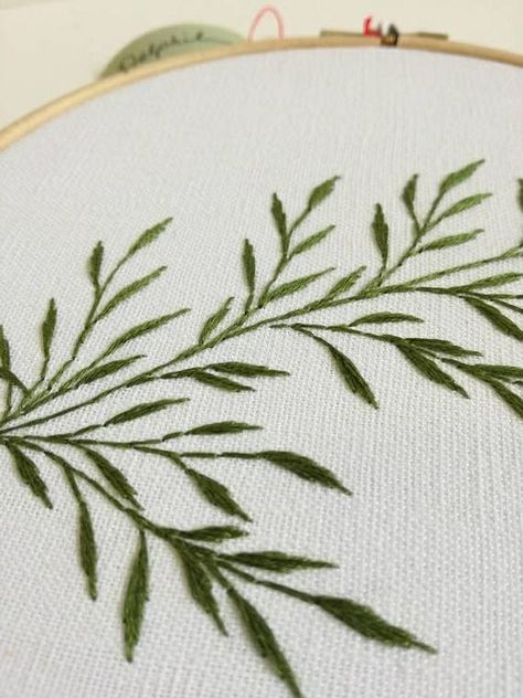 Embroidery Leaf, Embroidered Leaves, Hand Embroidery Flowers, Embroidery Patterns Vintage, Pola Sulam, Handwork Embroidery Design, 자수 디자인, Sewing Embroidery Designs, Hand Embroidery Art