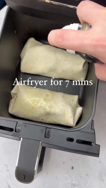 Airfryer Tortilla Wraps, Chicken Wraps Air Fryer, Air Fryer Chicken Wraps, Air Fryer Wrap Recipes, Airfryer Wraps, Air Fryer Wraps, Wrap Air Fryer, Fajita Wraps, Chicken Fajita Wraps