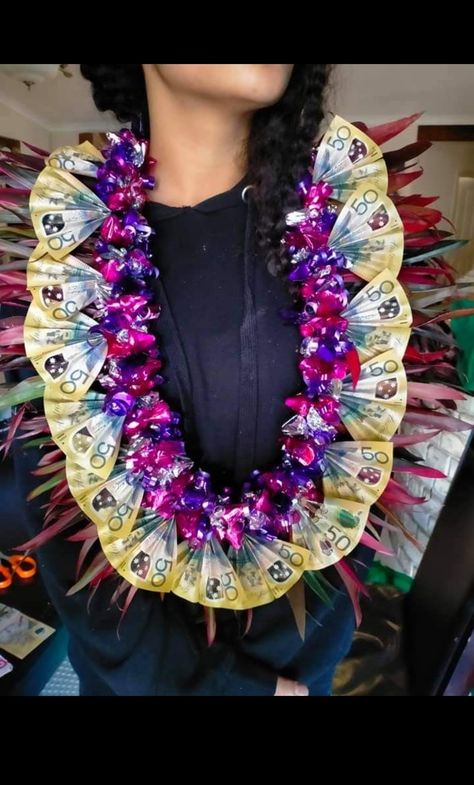 Lolly Leis Graduation Gifts, Samoan Graduation, Lolly Lei, Tongan Wedding, Grad Leis, Candy Leis, Graduation Leis Diy, Money Leis, Candy Lei