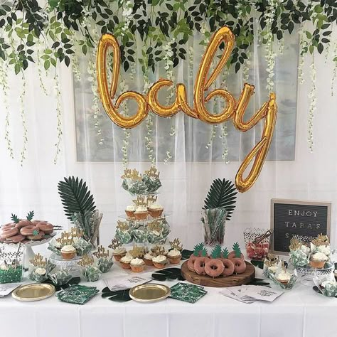 babyshower6 Jungle Baby Shower Cake, Boho Baby Shower Decorations, Jungle Baby Shower Decorations, Décoration Baby Shower, Baby Shower Snacks, Jungle Thema, Baby Shower Safari Theme, Baby Shower Dessert Table, Tropical Baby Shower