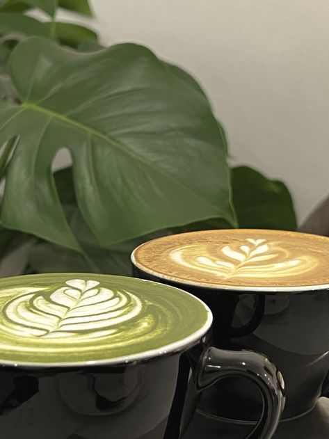 Cafe Green Aesthetic, Green Cafe Aesthetic, Iced Matcha Latte Aesthetic, Matcha Cappuccino, Matcha Latte Aesthetic, Pistachio Latte, Matcha Color, Marketing Aesthetic, Matcha Aesthetic