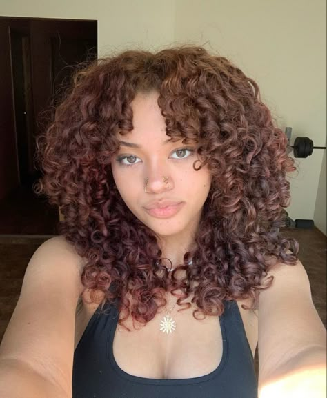 Curly Hair With Bangs Color Ideas, Orange Brown Curly Hair, Hair Colors For Tan Skin Curly Hair, Copper Brown Curly Hair Natural, 4c Copper Hair, Strawberry Curly Hair, Brown Hair Black Women Curly, Curly Cuts With Layers And Bangs, Cinnamon Brown Curly Hair