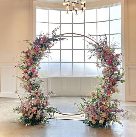 Glass Conservatory Wedding, Bridal Arch Ideas, Flower Circle Wedding, Antique Centerpieces, Circle Arch Wedding, Floral Arch Backdrop, Circle Wedding Arch, Round Wedding Arch, Purple White Wedding