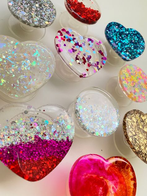 Pop Socket Resin Ideas, Resin Popsocket Ideas, Diy Pop Socket, Pop Sockets, Pop Socket, Diy Resin Art, Rhinestone Decor, Glitter Glass, Beaded Bracelets Diy