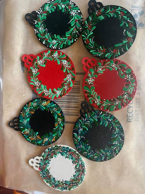 Diamond Dot Ornaments, Dot Art Christmas Ornaments, Dot Painting Christmas Ornaments, Christmas Dot Painting, Christmas Dot Art, Mandala Christmas Ornaments, Christmas Fair Ideas, Christmas Mandala, Christmas Crafts Diy Projects