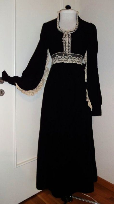 Wednesdaycore-the VFG parade for the week of March 27th | Vintage Fashion Guild Forums Dark 70s Fashion, 1940s Goth, Black Prairie Dress, 60s Goth, Medieval Goth, 60s Vintage Fashion, Prairie Dresses, Gunne Sax Dress, Witch Fashion