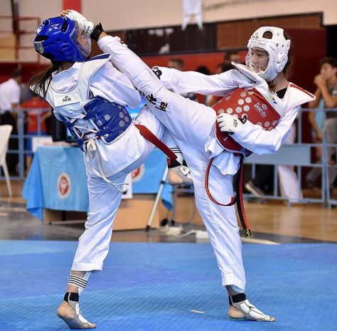 Taekwondo Photography, Tkd Taekwondo, Martial Arts Humor, Types Of Martial Arts, Martial Arts Photography, Taekwondo Girl, Martial Arts Quotes, Cr7 Vs Messi, Tik Tok Videos Funny