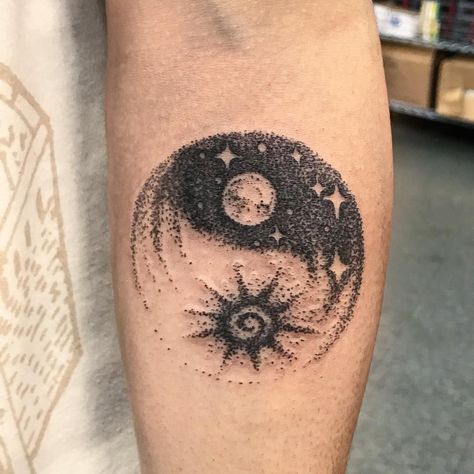 Day And Night Yin Yang Tattoo, Sun Moon Skull Tattoo, Yin Yang Sun And Moon Tattoo, Filled In Tattoos Black, Moon Tattoo For Couples, Moon N Sun Tattoo, Ying Yang Sibling Tattoo, Yin Yang Moon Tattoo, Sun And Skull Tattoo