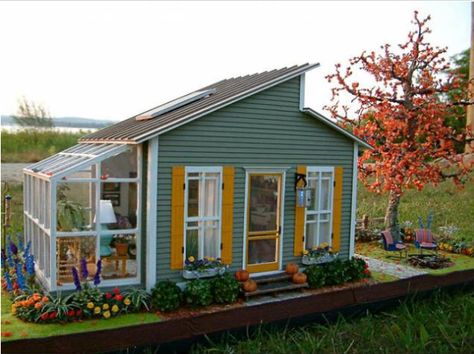 Modern Mini Houses: Missed it by that much Earthen Homes, Hippie House, Airbnb Ideas, Cute Little Houses, Greenhouse Shed, A Small House, Studio Office, House Shed, House Deco