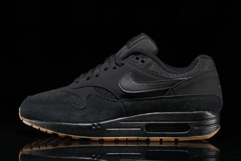 Nike Air Max 1 Black Gum AH8145-007 Air Max 1 Black, Air Max One, Airmax Nike, Jordan Shoes Retro, Shoes Sneakers Jordans, Sneaker Lovers, Fresh Sneakers, Shoes World, Nike Shoes Air Max