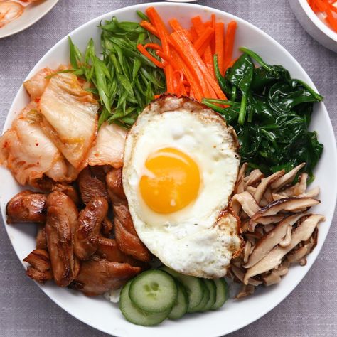 Easy Chicken Bibimbap Recipe To Help Digestion Chicken Bibimbap Recipe, Chicken Bibimbap, Bibimbap Recipe, Rice Recipes For Dinner, Cooked Carrots, Perfect Lunch, Veggie Stir Fry, Bulgogi, Diet Vegetarian