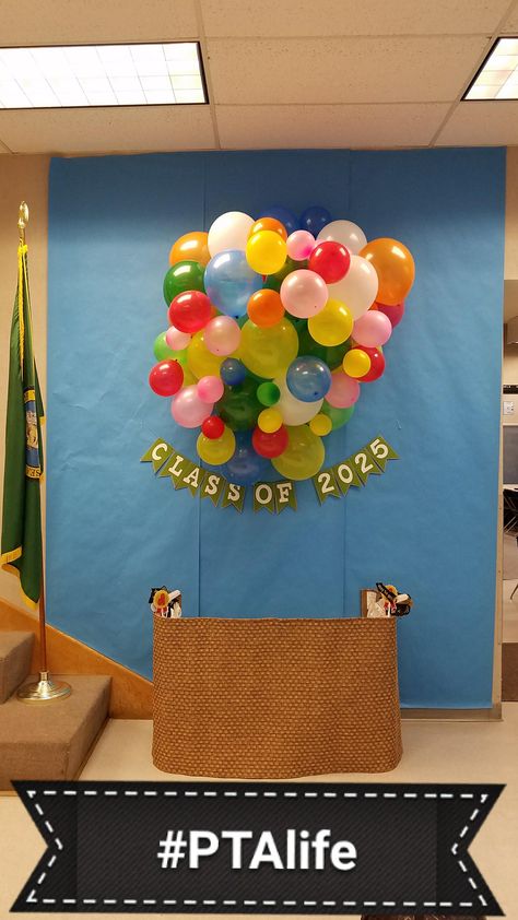 Hot Air Balloon photo booth for 5th Grade Celebration. Used chicken wire to form a cone, wrapped it in butcher paper, and stapled it to the wall. Then attached all of the balloons to the to the paper and other balloons with double stick tape, filling the inside of the cone with filler paper and loose balloons. The basket is a Jute runner (bought from a local big box store) stapled to an extra large cardboard box, open on the back side for easy entry. Diy Hot Air Balloon Photo Booth, Hot Air Balloon Graduation Party Ideas, Hot Air Balloon Diy Photo Prop, Cardboard Hot Air Balloon, Hot Air Balloon School Theme, Preschool Graduation Photo Booth, Kindergarten Photo Booth, Kindergarten Graduation Photo Booth, Hot Air Balloon Photo Booth